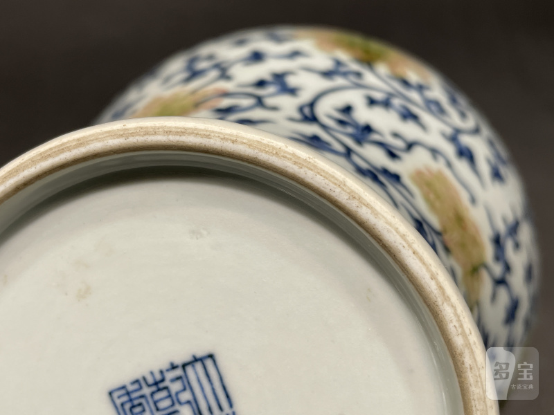 清乾隆 青花釉里红缠枝花卉纹梅瓶 - 图11